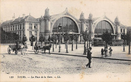 Tours     37        Gare Ou Chemin De Fer . Train. Extérieur De La Gare Et Tramway   N° LL10   (voir Scan) - Tours