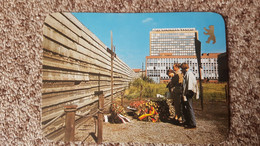 CPSM BERLIN  DIE MAUER LE MUR MEMORIAL GERBE DE FLEURS PETER FECHTER - Mur De Berlin