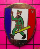 412d Pin's Pins / Beau Et Rare / THEME :  MILITARIA / LA QUILLE 1992 SERVICE MILITAIRE - Militaria