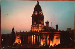 Cpsm, Postcard - The Town Hall Leeds At Night - Yorkshire, Royaume-Uni, Non écrite - Leeds