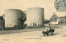 Douai * 1905 * Attelage à Chiens , Voiture à Chien * Place Et Porte D'arras - Douai