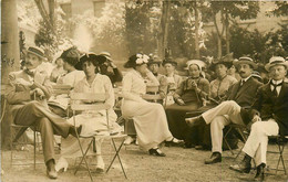 Chatel Guyon * Chatelguyon * Carte Photo * Une Distribution De Museaux !!!! - Châtel-Guyon