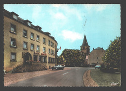 Berdorf - La Place Et Hôtel Kinnen - Citroën DS - Berdorf