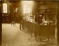 Laboratoire De Chimie * Chimiste Chimique Science Alambic Tube à Essai Flacons * Photo Ancienne Albuminée - Otros & Sin Clasificación