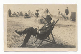 ( 4398 ) Carte Photo Homme Sur Transat Plage - Other & Unclassified