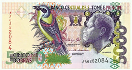 SAINT THOMAS & PRINCE - 5000 DOBRAS - 31.12.2013 - P. 65.d - Unc. - Prefix AA - Rei Amador - 5.000 - Sao Tomé Et Principe