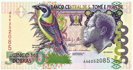 SAINT THOMAS & PRINCE - 5000 DOBRAS - 31.12.2013 - P. 65.d - Unc. - Prefix AA - Rei Amador - 5.000 - Sao Tomé Et Principe