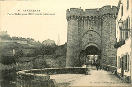 Parthenay * Rue Et La Porte St Jacques - Parthenay