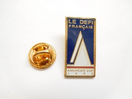 Beau Pin's , Marine Bateau Voilier , America's Cup 1992 , Le Défi Français , Signé Badges Impact - Bateaux