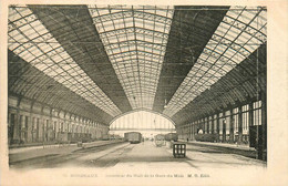 Bordeaux * Intérieur Du Hall De La Gare Du Midi * Ligne Chemin De Fer * Wagons - Bordeaux