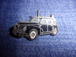 Pin's Peugeot 203 De La Gendarmerie Nationale - 1958 - Ballard - Voiture - Automobile - Militaria