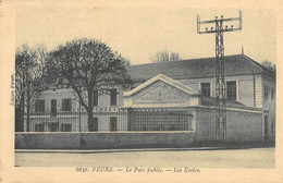 CPA 42 FEURS LE PARC PUBLIC LES ECOLES - Feurs