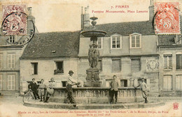 Fismes * La Place Lamotte * Vue Sur La Fontaine Monumentale * Villageois - Fismes