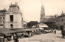 Châlons Sur Marne * La Place Godard Un Jour De Marché * Foire Marchands - Châlons-sur-Marne