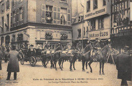 CPA 51 VISITE PRESIDENTIELLE A REIMS 1913 LE CORTEGE PLACE DES MARCHES - Reims