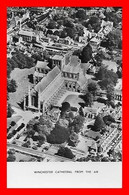 2 CPSM/pf WINCHESTER (Angleterre) Cathedral From The Air / The Reredos And Rufus Tomb..I475 - Winchester