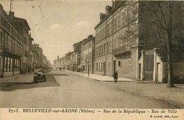 Belleville Sur Saône * La Rue De La République * Le Bas De La Ville * Automobile Voiture Ancienne - Belleville Sur Saone