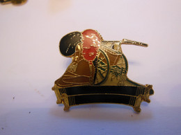 Pin's Régiment De Cavalerie Français - Militaria