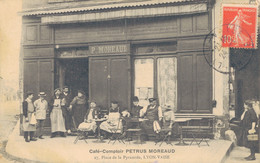 K38 - 69 - LYON-VAISE - Rhône - Café-Comptoir PETRUS MOREAUD - 27 Place De La Pyramide - Lyon 9