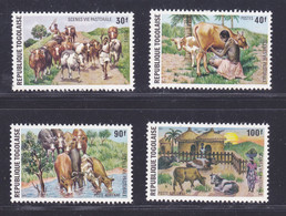 TOGO N°  822 & 823, AERIENS 239 & 240 ** MNH Neufs Sans Charnière, TB (D9646) Scènes De La Vie Pastorale - 1975 - Togo (1960-...)