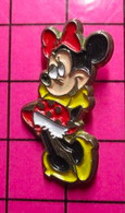 412B Pin's Pins / Beau Et Rare / THEME : DISNEY / APPAREMMENT MICKEY AIME SE DEGUISER Par AB ARTHUS BERTRAND ? - Disney