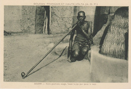 A.O.F. SOUDAN . Vieille Grand'mère Aveugle Fumant La Pipe (géante)  "pour Passer Le Temps " - Sudan