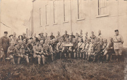 FANFARE MILITAIRES AU CAMP DE SISSONNE LE 20 AOUT 1930 CARTE PHOTO - Andere & Zonder Classificatie