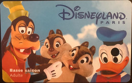 FRANCE  -  DisneyLAND PARIS  - PERSONNAGES  -  Adulte  -  Différent Back - Passeports Disney