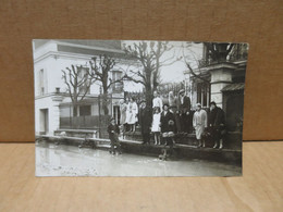 INONDATIONS Carte Photo Rue Animée Paris Ou Région Parisienne Crue 1910 - A Identifier