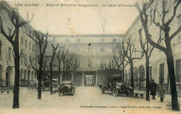 Lyon * 3ème * Hôpital Militaire Desgenette * La Cour D'honneur * Cour De L'établissement * Camion Ambulance Voiture - Lyon 3