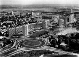 Bron * Vue Aérienne Sur Les Nouveaux Immeubles * Quartier Cité * Architectes BOURDEIX GAGES Et GRIMAL - Bron