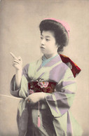 Japan - Geisha - Lady Points Her Finger - Ohne Zuordnung