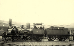 Locomotive Machine MIDI N°34 * Carte Photo Chemin De Fer Train * Cheminots Dépôt Gare - Trenes
