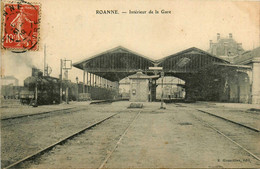 Roanne * Intérieur De La Gare * Le Train * Locomotive * Ligne Chemin De Fer De La Loire - Roanne