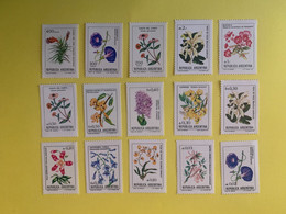 Lot De 15 Timbres - Fleurs - Verzamelingen & Reeksen