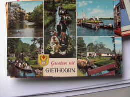 Nederland Holland Pays Bas Giethoorn Met Bruidspaar In Een Bootje - Giethoorn