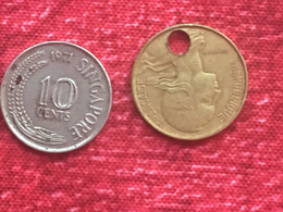 Singapour 10cent -☛& France 10ct -☛troué - Singapour