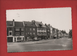 CPSM Petit Format  -  Breteuil Sur Noye   -(Oise) - Rue De La République - Breteuil