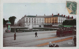 Tours       37              Le Tramway Et Palais De Justice . Colorisée Et Glacée. Publicité Pneu Dunlop   Voir Scan) - Tours