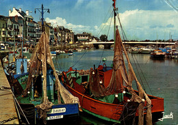 N°86934 -cpsm Le Pouliguen -chalutiers à Quai- - Fishing Boats