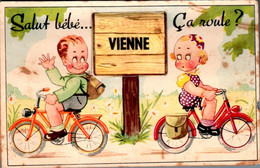 Carte 1950 à Système ,à Tirette ,dépliant 10 Vues Souvenir De Vienne "salut Bébé ça Roule ? " Vélo - Vienne