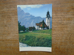 Suisse , L'église De Sisikon Au Bord Du Lac Des Quatres Cantons - Sisikon