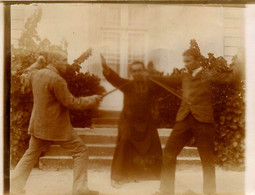 Escrime , Combat D'épée * Photo Ancienne Albuminée Circa 1900 * Scène D'assaut Au Bâtons ! - Fencing