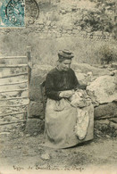 Le Puy * Type De Dentellière De La Commune * Métier Dentelle Brodeuse Broderie Femme - Le Puy En Velay