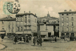 Le Puy * La Place Cadelade , Jour De Marché * Café LEAGE - Le Puy En Velay