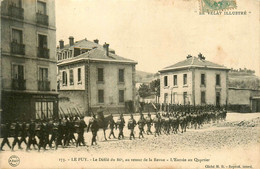 Le Puy * Le Défilé Du 86ème , Au Retour De La Revue * L'entrée Du Quartier * Militaria * Passage Des Troupes - Le Puy En Velay