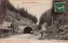 COL DE BUSSANG   ( VOSGES )    AU COL DE BUSSANG, SUR LA ROUTE DE REMIREMONT A THANN. FRONTIERE AVANT LA GUERRE DE 1914 - Col De Bussang