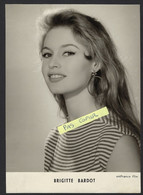 BRIGITTE BARDOT - PHOTO ORIGINALE - SAM LEVIN - 1956 -  +- 17,9 X 12,9 CM - AU DOS TAMPON DU PHOTOGRAPH * VOIR SCANS - Pin-up