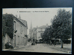 ANDREZIEUX                           LA PLACE ET RUE DE L'EGLISE - Andrézieux-Bouthéon