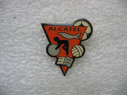 Pin's Du Club ALCATEL, Football, Pêche, Cyclisme, Volley Ball Et Lecture. - Cyclisme